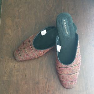 Berkshire Beautifully decorated cloth mules